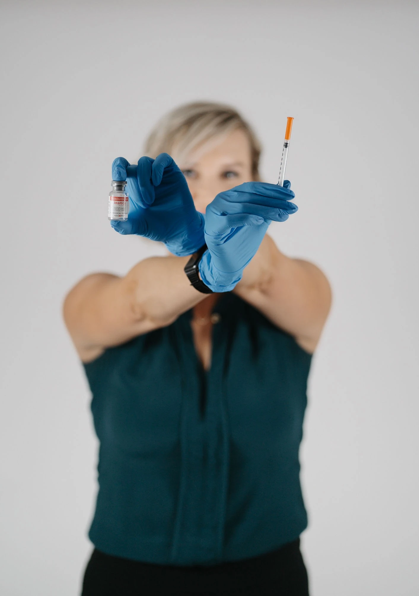 Kelley Beck, Family Nurse Practitioner and Tucson aesthetic injector, holding a neurotoxin vial